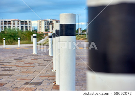 Vehicle access barrier. Perimeter access control 68692072