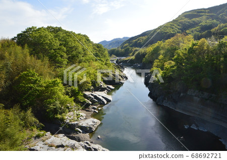 阿拉河的中游(崎玉縣秩父區白鳥橋/長ator町) 阿拉河的中游(崎玉縣秩父區白鳥橋/長ator町) 68692721