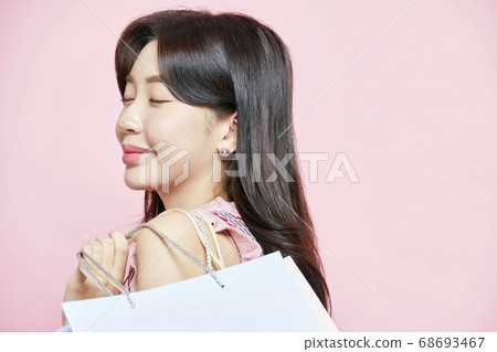 購物,購物袋,禮物,連衣裙,連衣裙,年輕女子 購物,購物袋,禮物,連衣裙,連衣裙,年輕女子 68693467