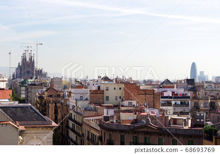 聖家族教堂的巴塞羅那Casa Mira屋頂 68693769