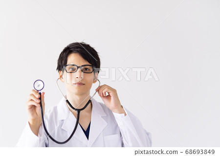 Male medical staff to examine Male doctor to examine 68693849