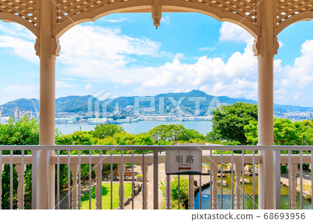 Glover garden 68693956