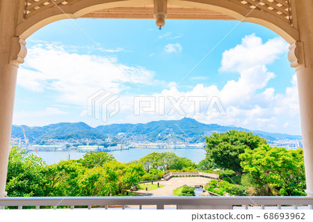 Glover garden 68693962