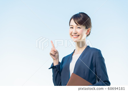 1個女性企業 1個女性企業 68694181