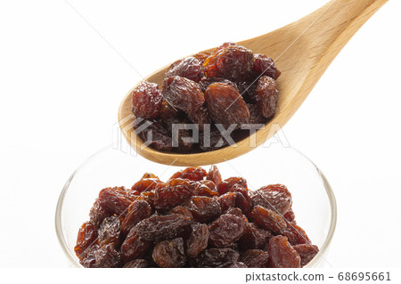 幹葡萄和葡萄乾的特寫 幹葡萄和葡萄乾的特寫 68695661
