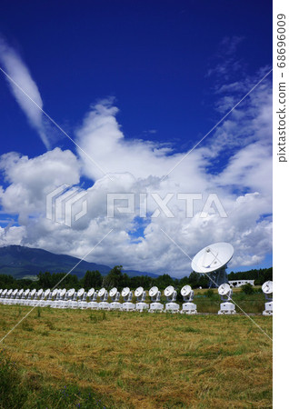 Nobeyama太空無線電天文台和八岳帶拋物面天線的風景 68696009