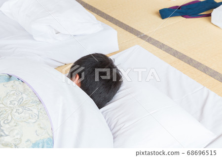 Oversleeping child 68696515