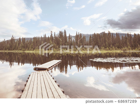 Summer lake 68697289