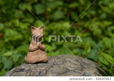 It is a pottery cat. It is a pottery cat. 68697662