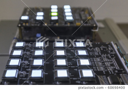 The process of checking several oled displays of The process of checking several oled displays of 68698400