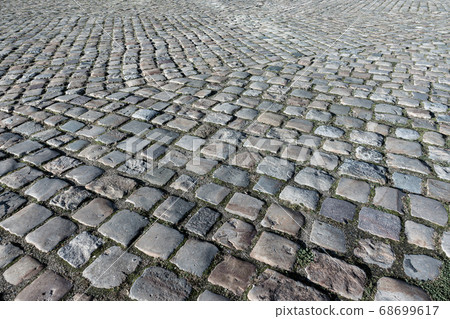 在巴黎的鵝卵石路 68699617