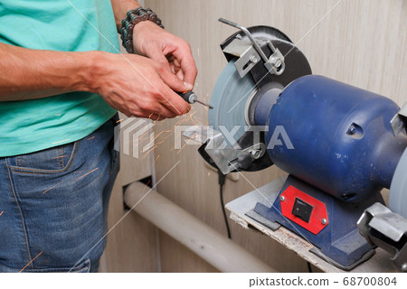 The master prepares, sharpens the tool for work. The master prepares, sharpens the tool for work. 68700804