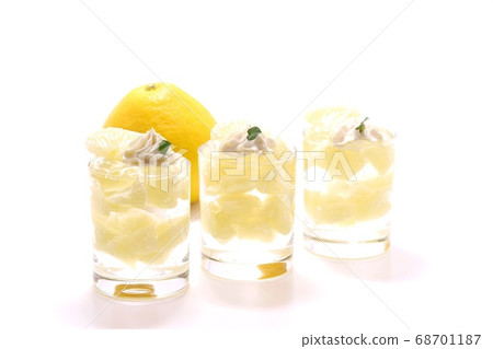 Tosa Bundan dessert glass jelly light background 68701187