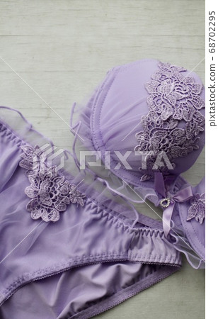 Set of women's underwear: bra and shorts 68702295