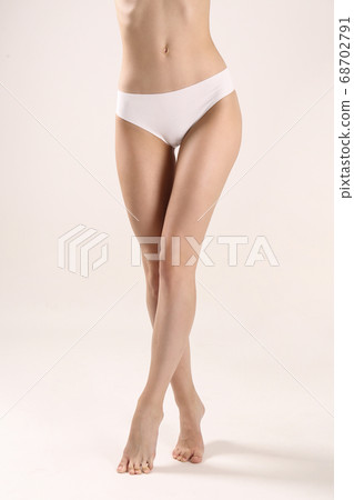 Cropped image of a sporty female in high waisted 68702791