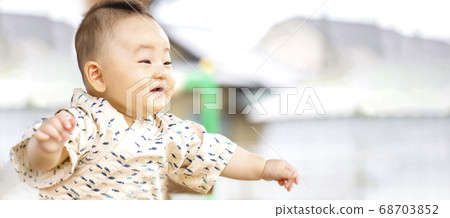 Baby flirting Baby flirting 68703852