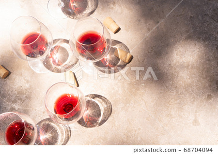 wine in glasses 68704094