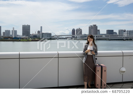 20多歲的女性出差 20多歲的女性出差 68705220