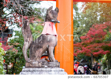 Fox sculpture in Fushimi Inari-taisha shrine in 68705307