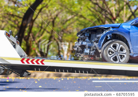 accident Car Slide on truck for move. Blue car 68705595