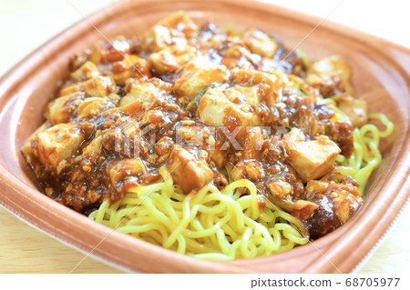 Delicious mapo fried noodles Delicious mapo fried noodles 68705977
