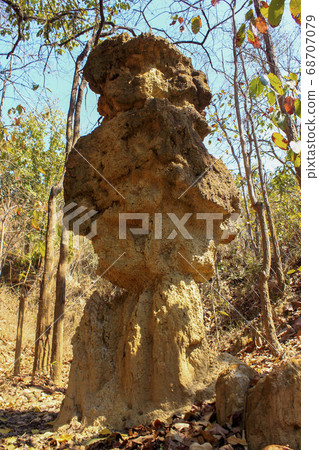 Soil erosion from water flow Soil erosion from water flow 68707079
