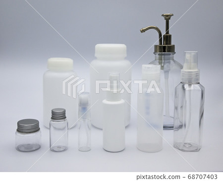 Large and small bottle variations (white background) 68707403