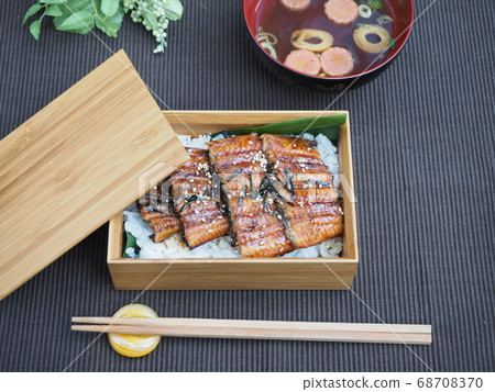 Unagi bento (earthen bowl) Unagi bento (earthen bowl) 68708370
