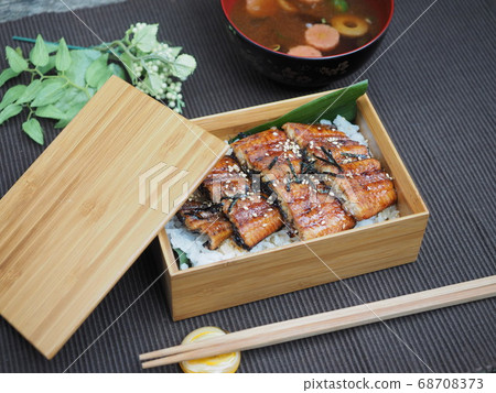 Unagi bento (earthen bowl) Unagi bento (earthen bowl) 68708373