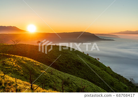 Aso early morning sunrise Aso early morning sunrise 68708417