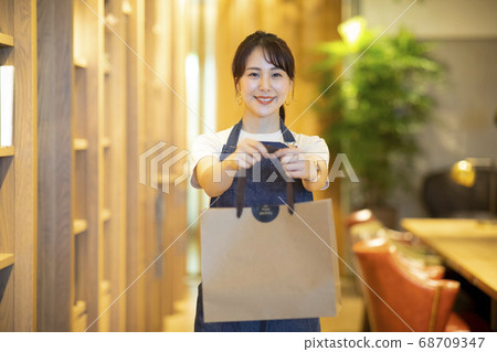 Restaurant clerk take-away paper bag Restaurant clerk take-away paper bag 68709347