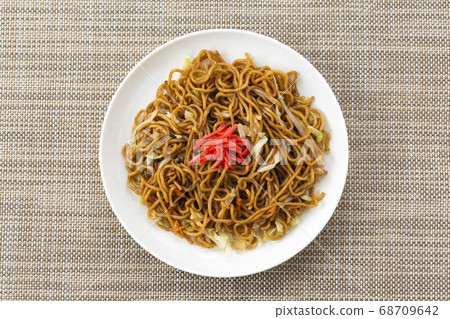 Fried noodles  68709642