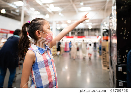 Girl wearing a mask and shopping 68709768