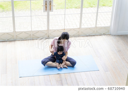 5 month old parent-child yoga image 68710940