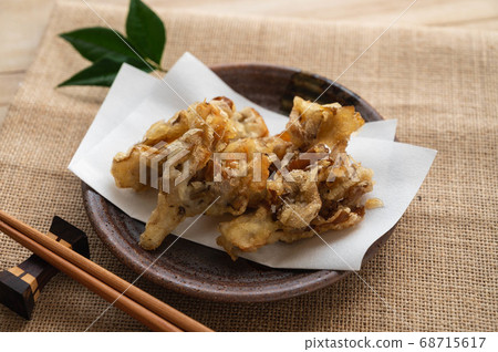Maitake mushroom tempura 68715617