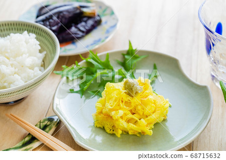 Flower chopped raw Flower chopped raw 68715632