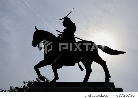 正宗馬術雕像 68720756