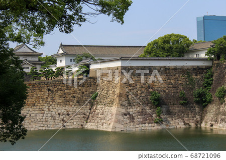 Moat of Osaka Castle 68721096