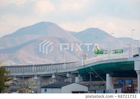 [Transportation hub] Mt. Nijo and the infrastructure of southern Osaka seen from Matsubara Junction (December) 68721731