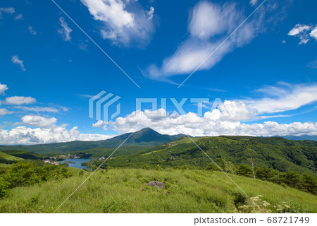 Mt Tateshina and Lake Shirakaba seen from Venus Line Mt Tateshina and Lake Shirakaba seen from Venus Line 68721749