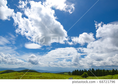 Landscape of Nagano Plateau and blue sky Landscape of Nagano Plateau and blue sky 68721796