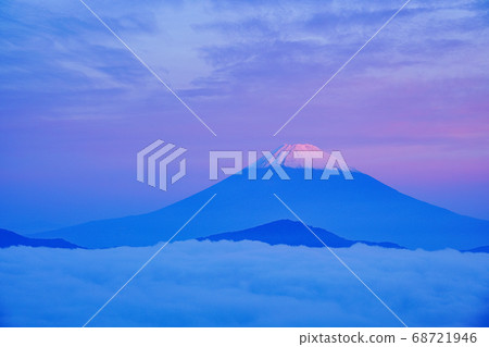 （神奈川縣）霧包圍的蘆之湖 68721946