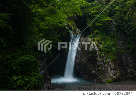 Famous waterfall! Todoroki Falls 68722844