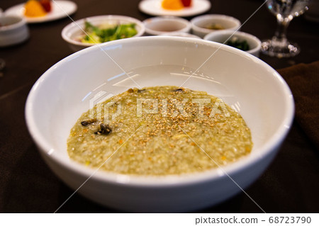 Hotel breakfast, Korean food, abalone porridge, kimchi, vegetables, salad, pickled fish, mackerel, water glass Hotel breakfast, Korean food, abalone porridge, kimchi, vegetables, salad, pickled fish, mackerel, water glass 68723790