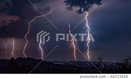 玉雷雲，雷聲夜景和傍晚 68723828