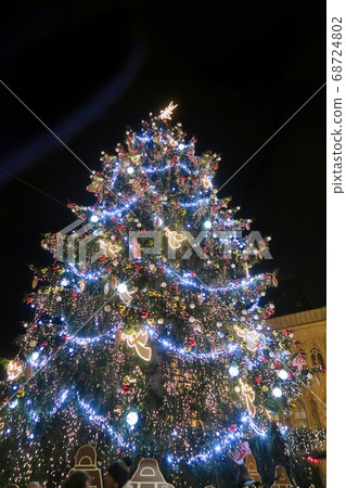 Large Christmas tree lat up 68724802