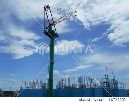 Apartment building crane Apartment building crane 68724962