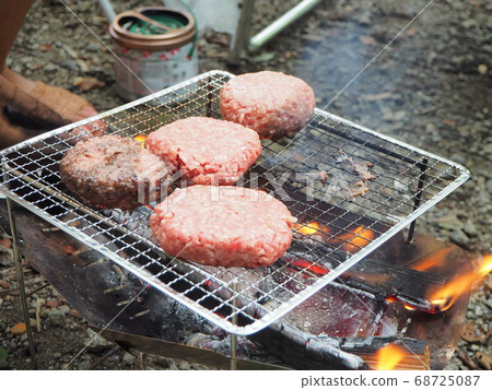 Charcoal fire hamburger 68725087