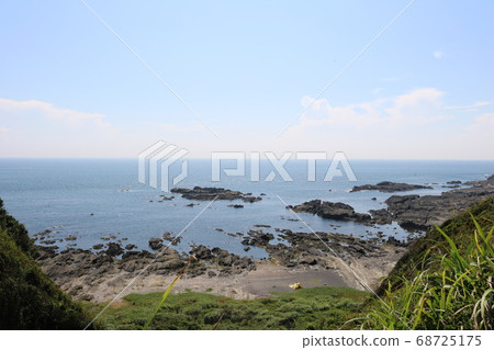 A view of the rocks from the promenade of Jogashima Island at the southern end of Miura Peninsula, Kanagawa Prefecture 68725175