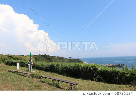 神奈川縣三浦半島南端的城島上的三原橋廣場的長椅 神奈川縣三浦半島南端的城島上的三原橋廣場的長椅 68725184
